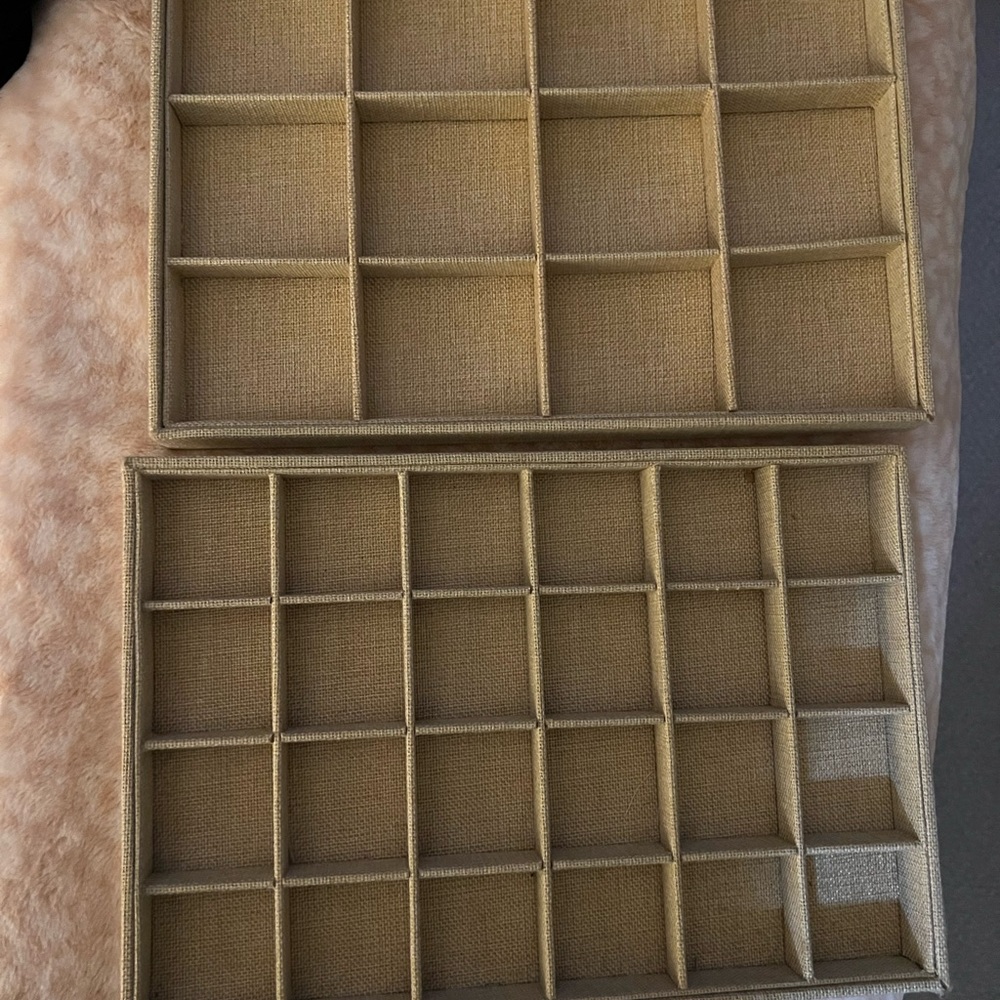 Jewelry organizer trays